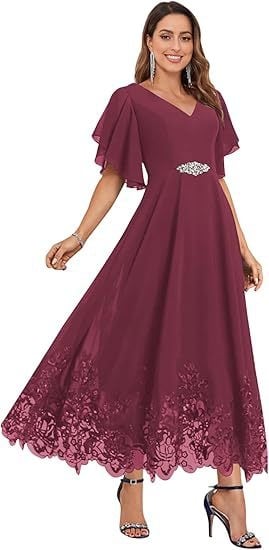 Шифонова вечерна рокля за шаферки с дълбоко V-образно деколте, дантела, къси ръкави, дълга пола, полиестер