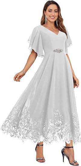 Шифонова вечерна рокля за шаферки с дълбоко V-образно деколте, дантела, къси ръкави, дълга пола, полиестер