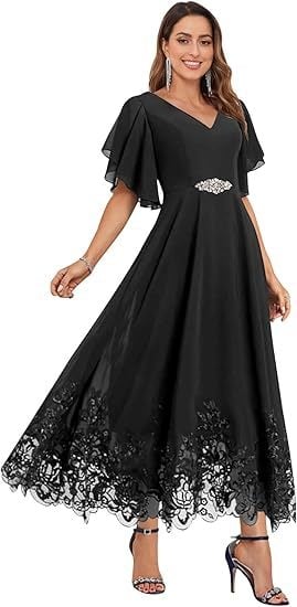 Шифонова вечерна рокля за шаферки с дълбоко V-образно деколте, дантела, къси ръкави, дълга пола, полиестер