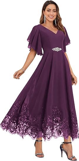 Шифонова вечерна рокля за шаферки с дълбоко V-образно деколте, дантела, къси ръкави, дълга пола, полиестер