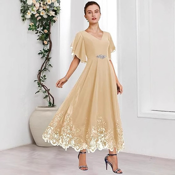 Шифонова вечерна рокля за шаферки с дълбоко V-образно деколте, дантела, къси ръкави, дълга пола, полиестер