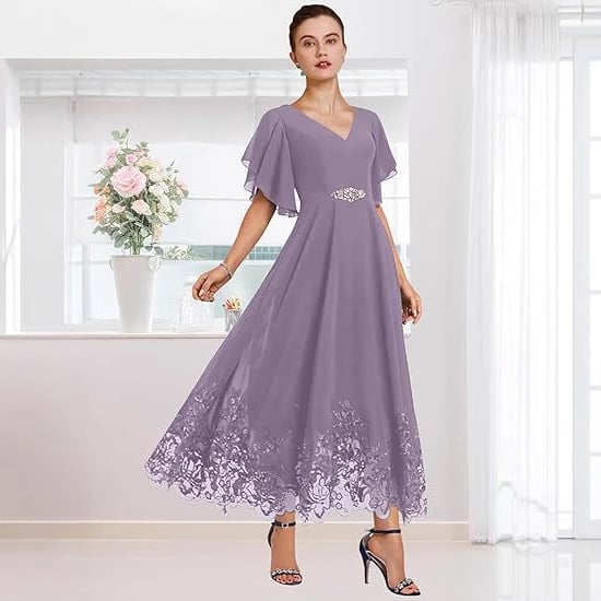 Шифонова вечерна рокля за шаферки с дълбоко V-образно деколте, дантела, къси ръкави, дълга пола, полиестер