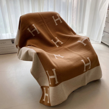 Deka s karikaturnim uzorkom, ovčja koža, 1000–1500 g, moderni minimalistički stil