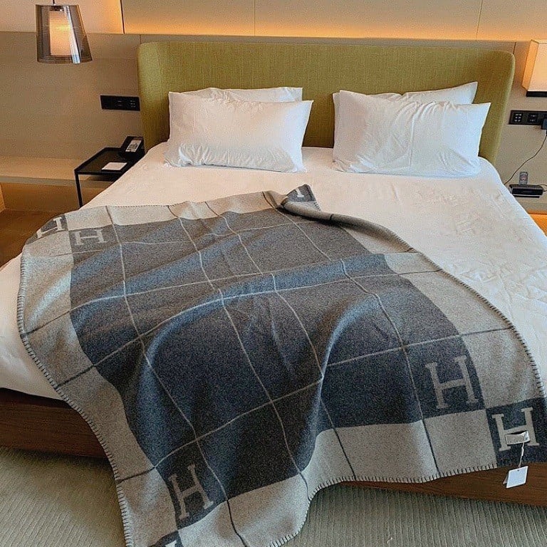 Deka s karikaturnim uzorkom, ovčja koža, 1000–1500 g, moderni minimalistički stil