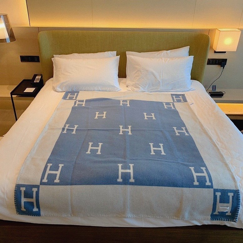 Deka s karikaturnim uzorkom, ovčja koža, 1000–1500 g, moderni minimalistički stil