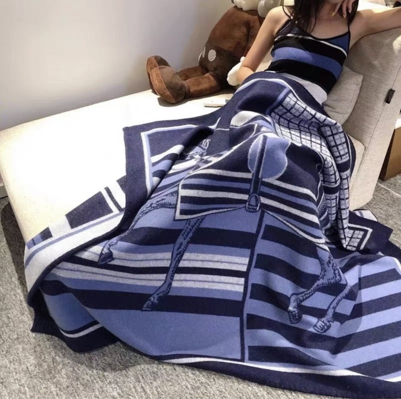 Deka s karikaturnim uzorkom, ovčja koža, 1000–1500 g, moderni minimalistički stil