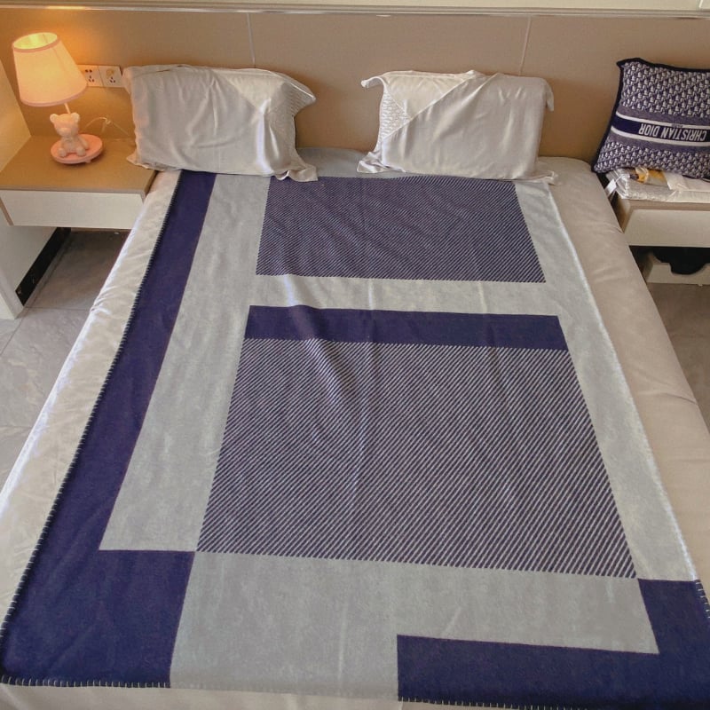 Deka s karikaturnim uzorkom, ovčja koža, 1000–1500 g, moderni minimalistički stil