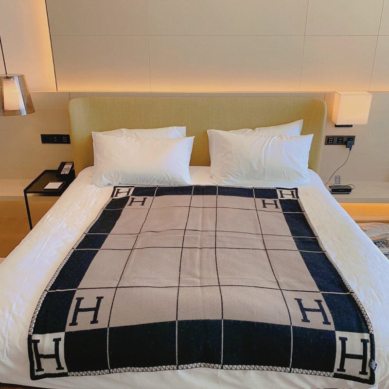 Deka s karikaturnim uzorkom, ovčja koža, 1000–1500 g, moderni minimalistički stil