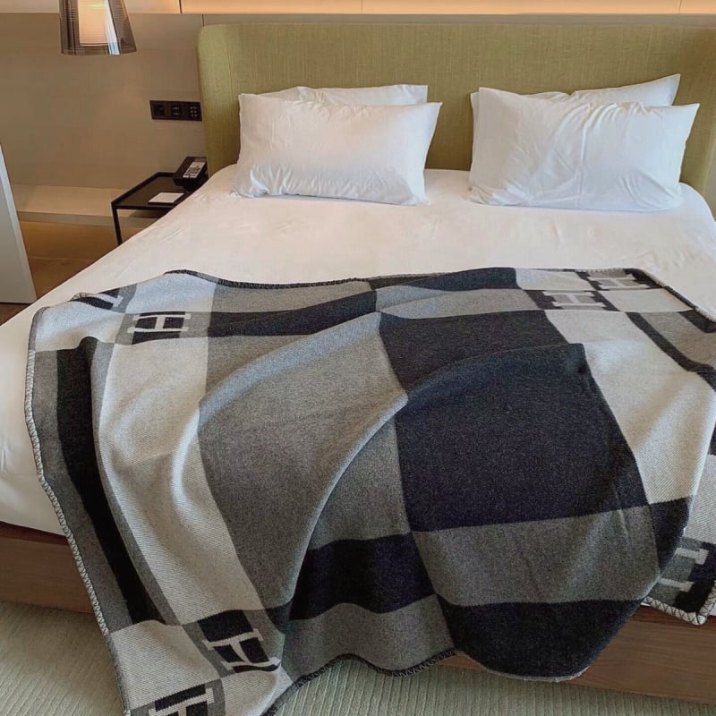 Deka s karikaturnim uzorkom, ovčja koža, 1000–1500 g, moderni minimalistički stil