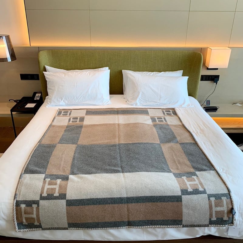 Deka s karikaturnim uzorkom, ovčja koža, 1000–1500 g, moderni minimalistički stil