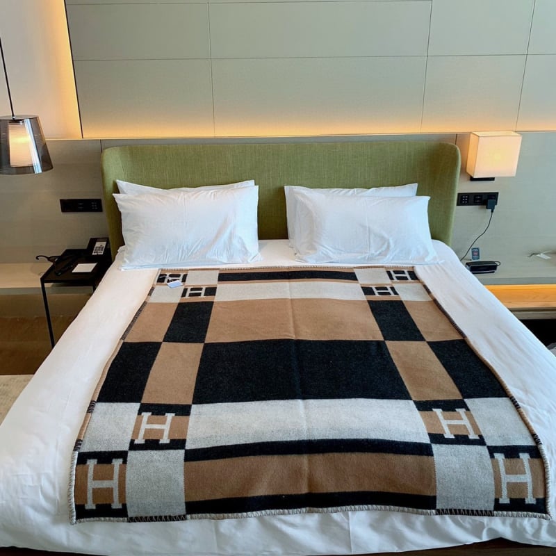 Deka s karikaturnim uzorkom, ovčja koža, 1000–1500 g, moderni minimalistički stil