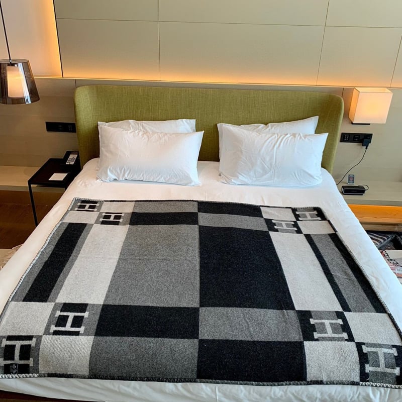 Deka s karikaturnim uzorkom, ovčja koža, 1000–1500 g, moderni minimalistički stil