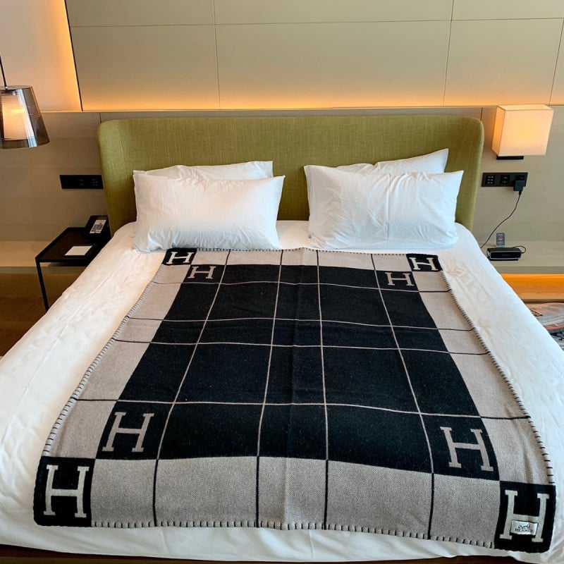 Deka s karikaturnim uzorkom, ovčja koža, 1000–1500 g, moderni minimalistički stil