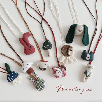 Bērnu kaklarota - rokām darināta, kokvilnas materiāls, karikatūras figūriņa ar 11 cm pagarināšanas ķēdi