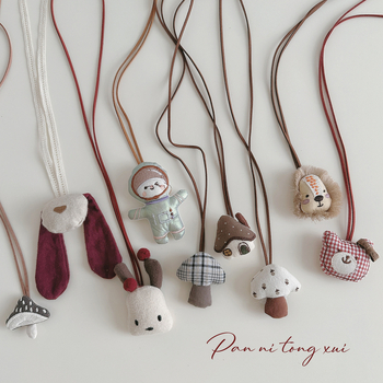 Bērnu kaklarota - rokām darināta, kokvilnas materiāls, karikatūras figūriņa ar 11 cm pagarināšanas ķēdi