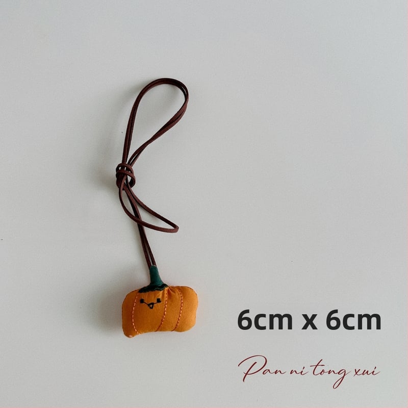 Bērnu kaklarota - rokām darināta, kokvilnas materiāls, karikatūras figūriņa ar 11 cm pagarināšanas ķēdi