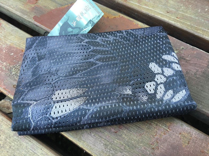 Sporta galvas šalle no neilona, svītrainais raksts, ārpuses lietošanai, pielāgošana pieejama