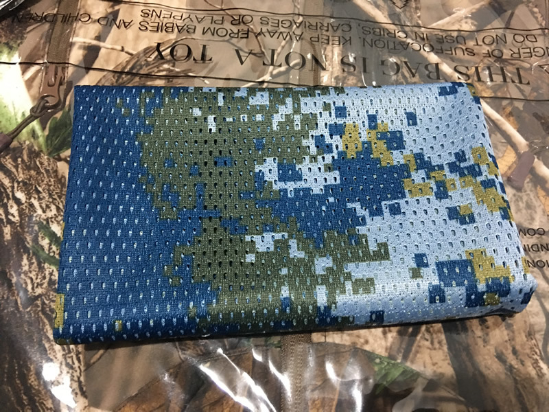 Sporta galvas šalle no neilona, svītrainais raksts, ārpuses lietošanai, pielāgošana pieejama