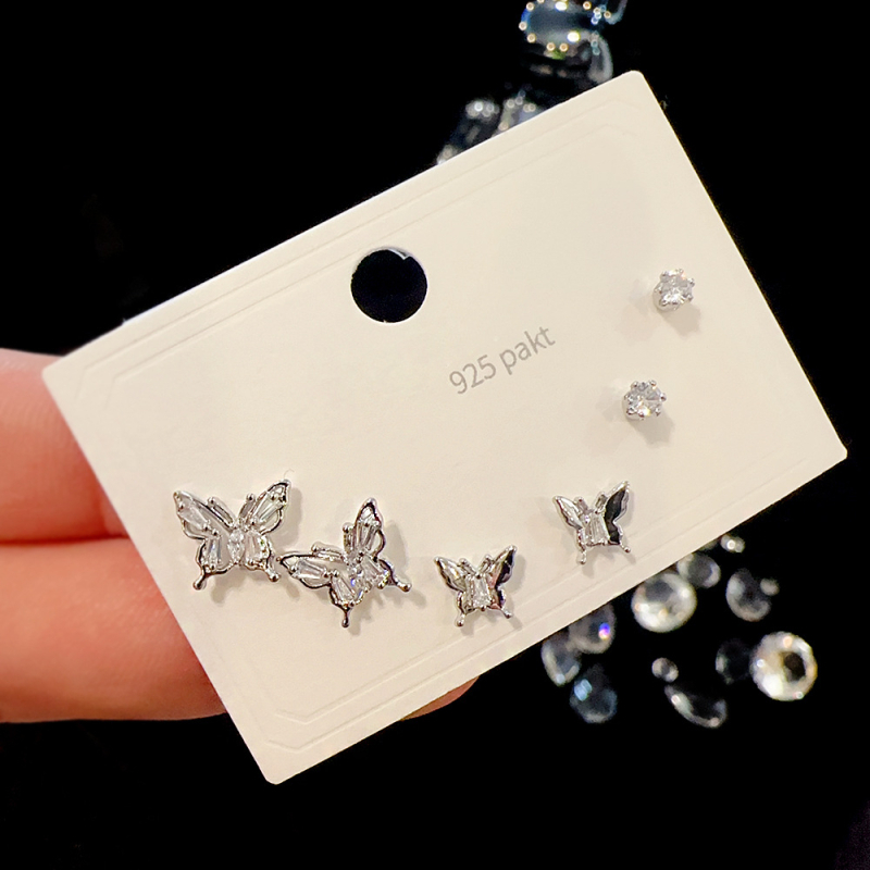 Set de cercei din cupru cu micro-incrustare cu zirconiu, finisaj micropavé; forme variate: personaje, frunză, stea, geometric, animale, litere