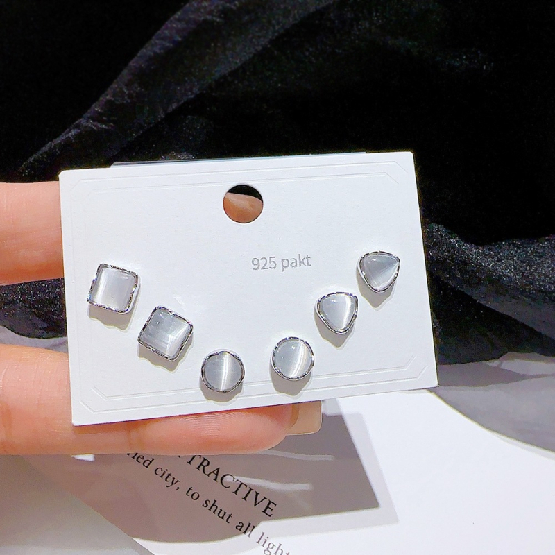 Set de cercei din cupru cu micro-incrustare cu zirconiu, finisaj micropavé; forme variate: personaje, frunză, stea, geometric, animale, litere