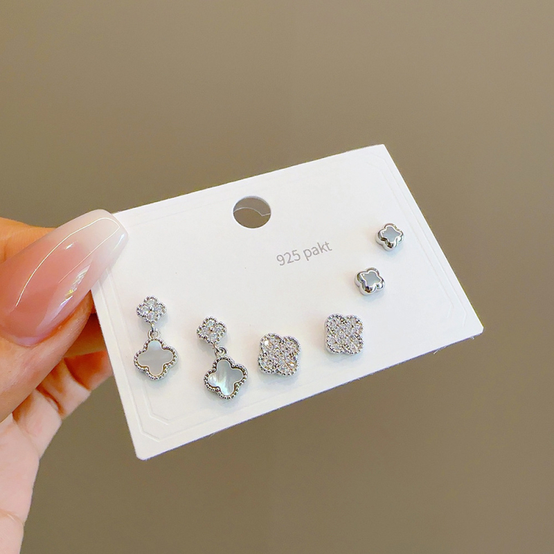 Set de cercei din cupru cu micro-incrustare cu zirconiu, finisaj micropavé; forme variate: personaje, frunză, stea, geometric, animale, litere