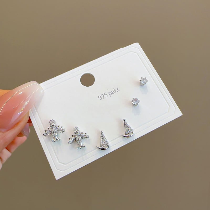 Set de cercei din cupru cu micro-incrustare cu zirconiu, finisaj micropavé; forme variate: personaje, frunză, stea, geometric, animale, litere