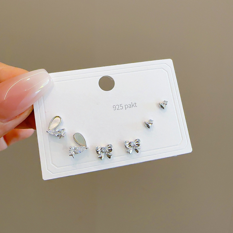 Set de cercei din cupru cu micro-incrustare cu zirconiu, finisaj micropavé; forme variate: personaje, frunză, stea, geometric, animale, litere