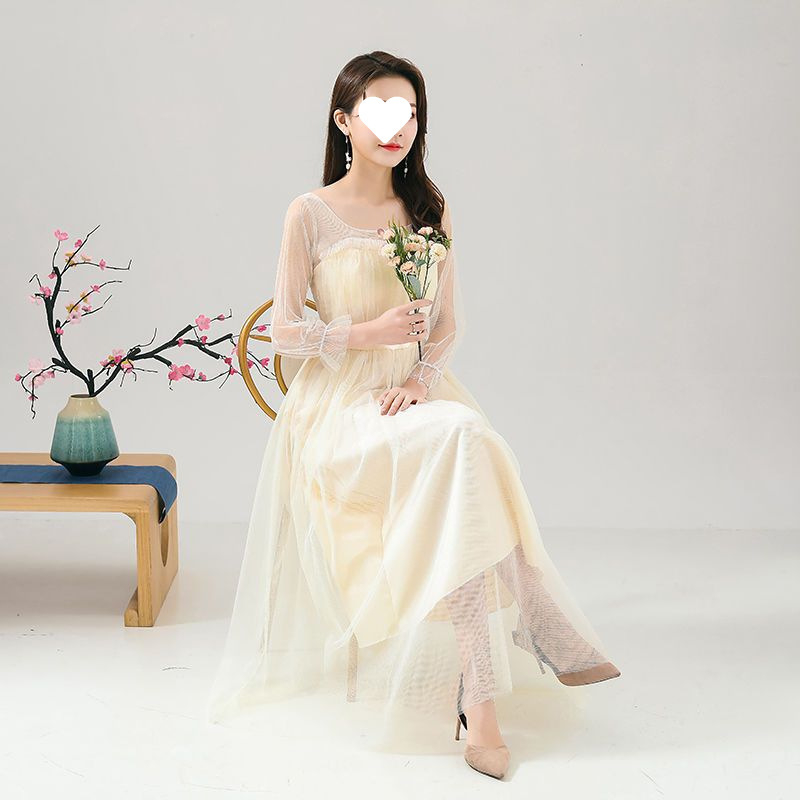 Рокля за шаферки за летни изпълнения - стройна кройка, елегантна, мрежеста полиестрова тъкан, дълга пола, 3/4 ръкав