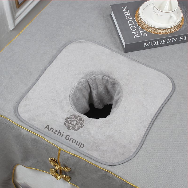 Masažo stalo rankšluostis su skylute, mikropluoštas 100D, svoris virš 200 g, siuvimas, pritaikymas