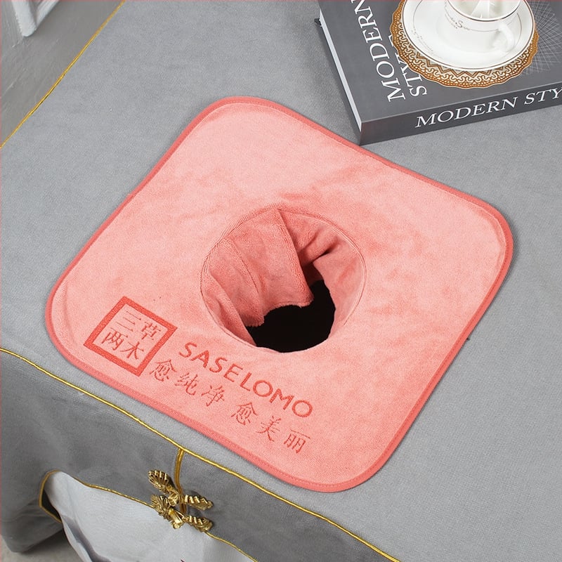 Masažo stalo rankšluostis su skylute, mikropluoštas 100D, svoris virš 200 g, siuvimas, pritaikymas