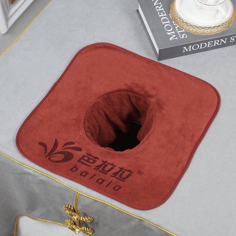 Masažo stalo rankšluostis su skylute, mikropluoštas 100D, svoris virš 200 g, siuvimas, pritaikymas