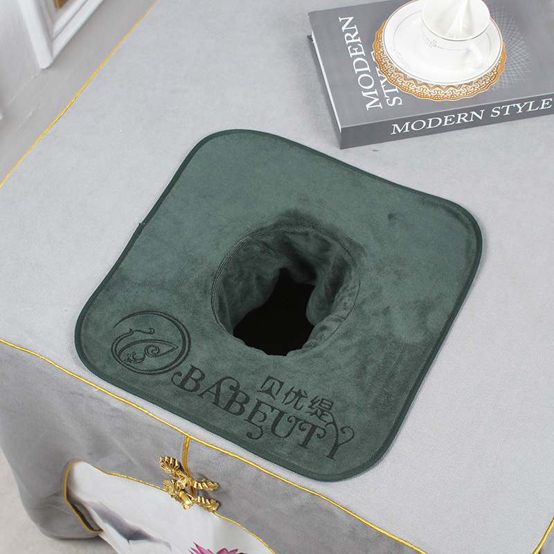 Masažo stalo rankšluostis su skylute, mikropluoštas 100D, svoris virš 200 g, siuvimas, pritaikymas