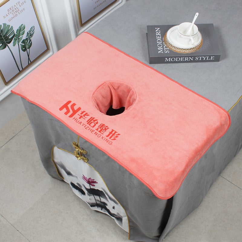 Masažo stalo rankšluostis su skylute, mikropluoštas 100D, svoris virš 200 g, siuvimas, pritaikymas