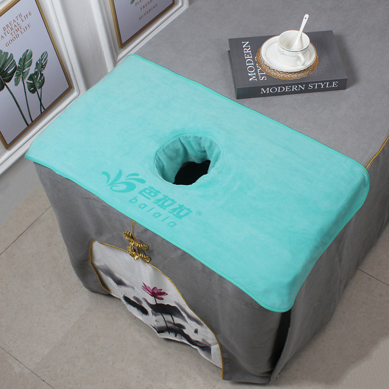 Masažo stalo rankšluostis su skylute, mikropluoštas 100D, svoris virš 200 g, siuvimas, pritaikymas