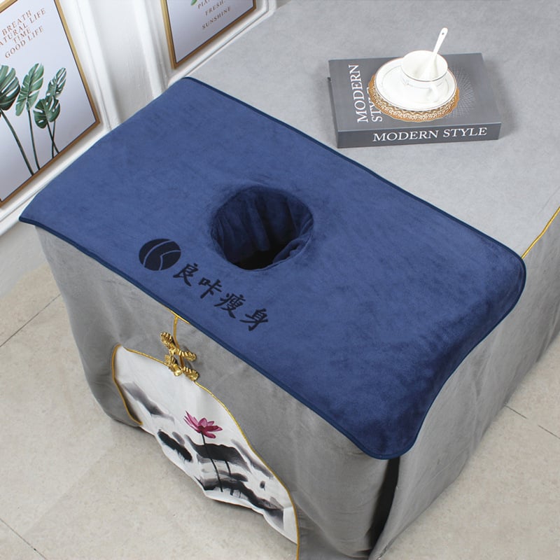 Masažo stalo rankšluostis su skylute, mikropluoštas 100D, svoris virš 200 g, siuvimas, pritaikymas