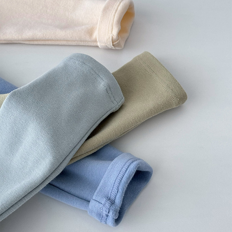 Vaikų marškinėliai su ilgomis rankovėmis iš medvilnės su apvaliu kaklu, vieno atspalvio modelis, švelnus audinys, 95% medvilnė 5% elastanas, tinkamas 0–1 metų amžiui