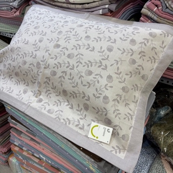 Pagalvės užvalkalas iš šukuotos medvilnės, languotas raštas, užsegimas vokelio stiliumi, švelni tekstūra