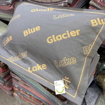 Pagalvės užvalkalas iš šukuotos medvilnės, languotas raštas, užsegimas vokelio stiliumi, švelni tekstūra