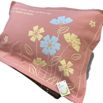 Pagalvės užvalkalas iš šukuotos medvilnės, languotas raštas, užsegimas vokelio stiliumi, švelni tekstūra