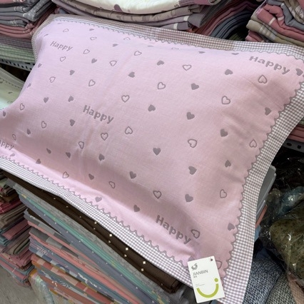 Pagalvės užvalkalas iš šukuotos medvilnės, languotas raštas, užsegimas vokelio stiliumi, švelni tekstūra