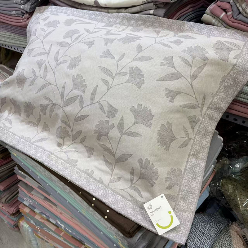 Pagalvės užvalkalas iš šukuotos medvilnės, languotas raštas, užsegimas vokelio stiliumi, švelni tekstūra