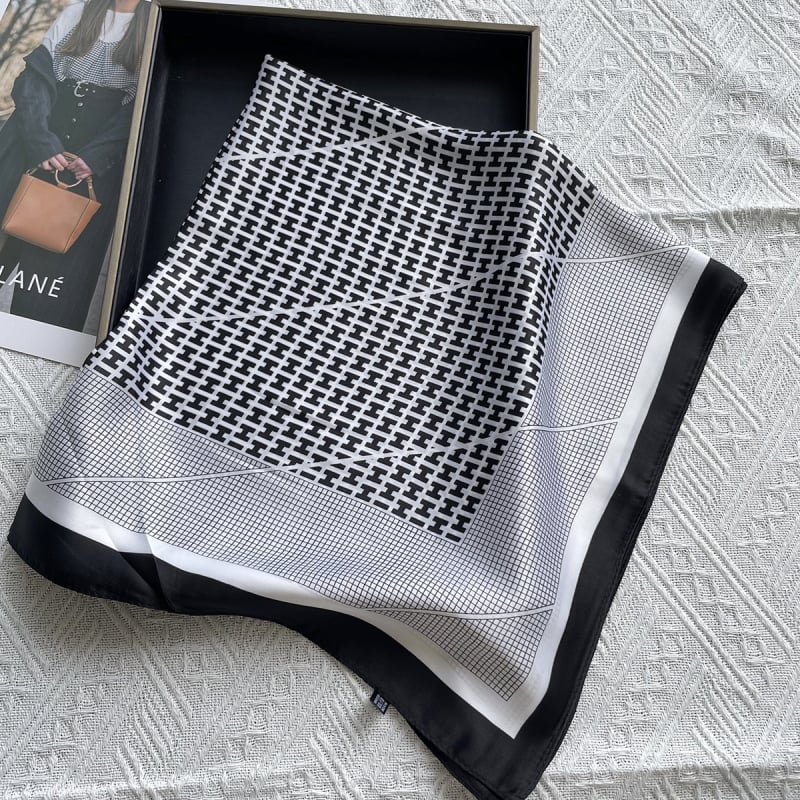 Szatén négyszögletes kendő vintage mintával, poliészter anyag (≥96%), üzleti városi stílus