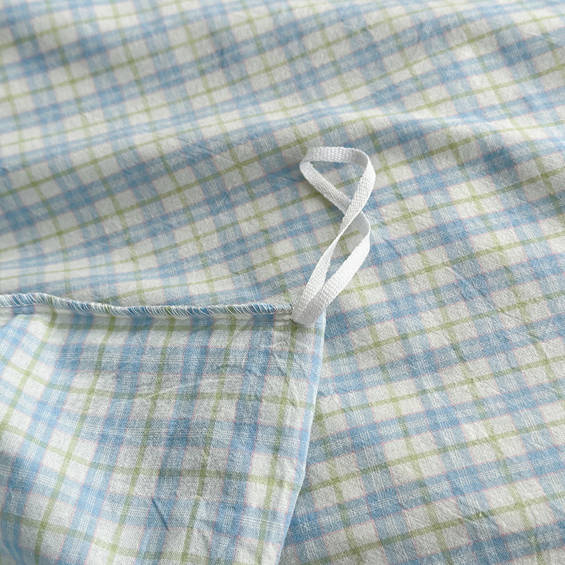 Keturių dalių patalynės komplektas iš 100% medvilnės, siūliniu dažymu, išplautas, languotas raštas