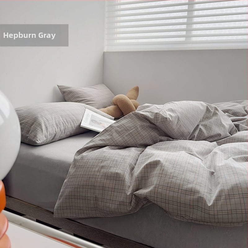 Keturių dalių patalynės komplektas iš 100% medvilnės, siūliniu dažymu, išplautas, languotas raštas