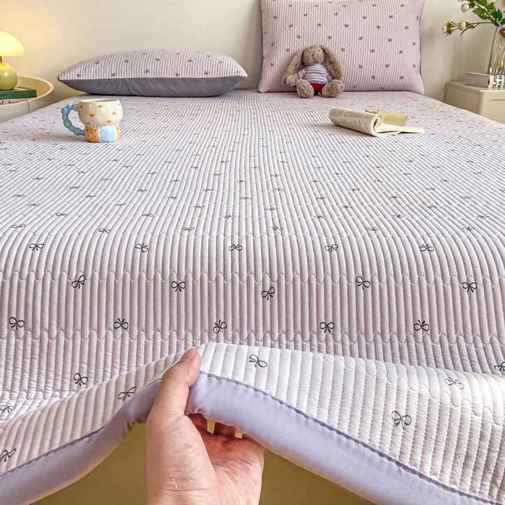 Tryjų dalių lovos užtiesalo komplektas, kvilijuotas, priešslydimo dizainas, dryžių raštas, poliesterio pluoštas, reaktyvus dažymas, abipusis