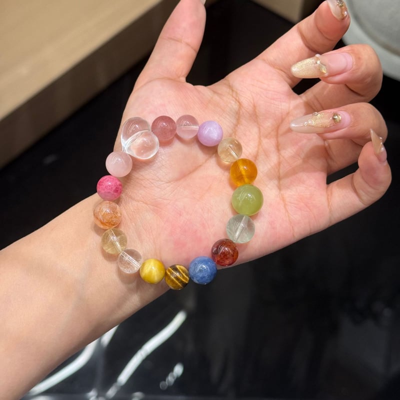 Rokassprādze ar elastīgu auklu, bez sānu akmeņiem, ķīniešu stils, 2025. gada vasaras izlaidums