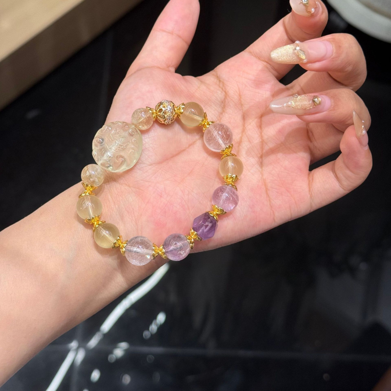 Rokassprādze ar elastīgu auklu, bez sānu akmeņiem, ķīniešu stils, 2025. gada vasaras izlaidums