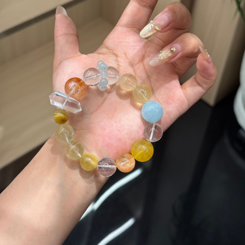 Rokassprādze ar elastīgu auklu, bez sānu akmeņiem, ķīniešu stils, 2025. gada vasaras izlaidums