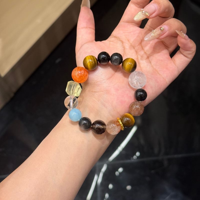 Rokassprādze ar elastīgu auklu, bez sānu akmeņiem, ķīniešu stils, 2025. gada vasaras izlaidums