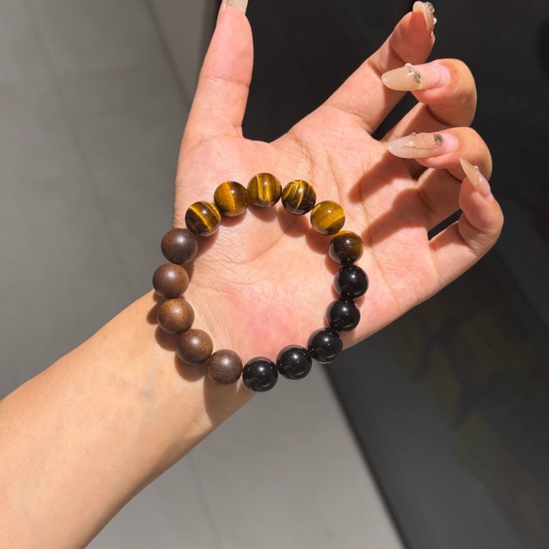 Rokassprādze ar elastīgu auklu, bez sānu akmeņiem, ķīniešu stils, 2025. gada vasaras izlaidums